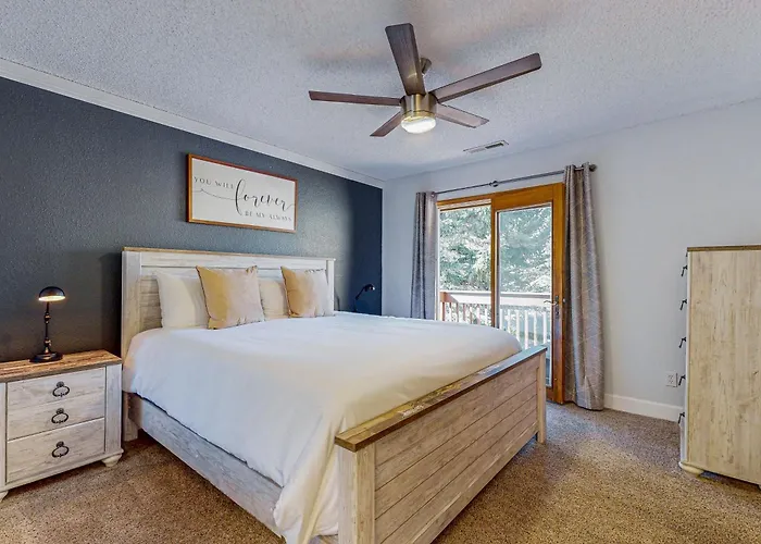 Near Hiking & Biking! Flagstaff W/ Grill Holiday home *