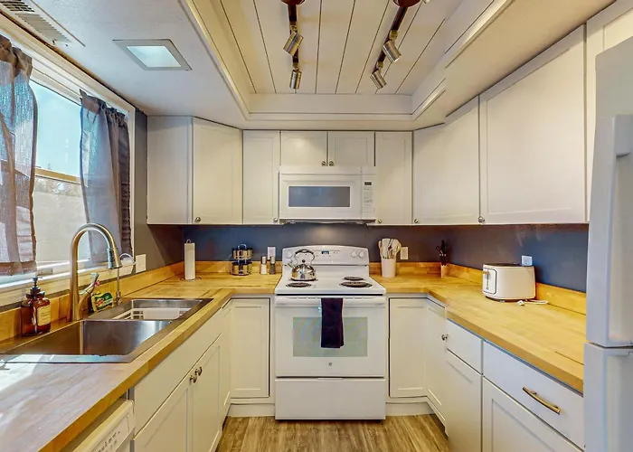 Near Hiking & Biking! Flagstaff W/ Grill Holiday home